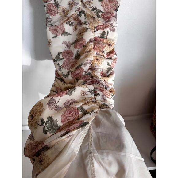 Vici Blush Floral Midi Dress - Picture 5 of 9